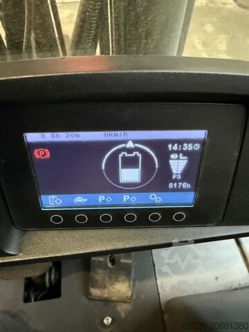 Electric 4-wheel forklift Jungheinrich EFG 320 / 5176 Std.