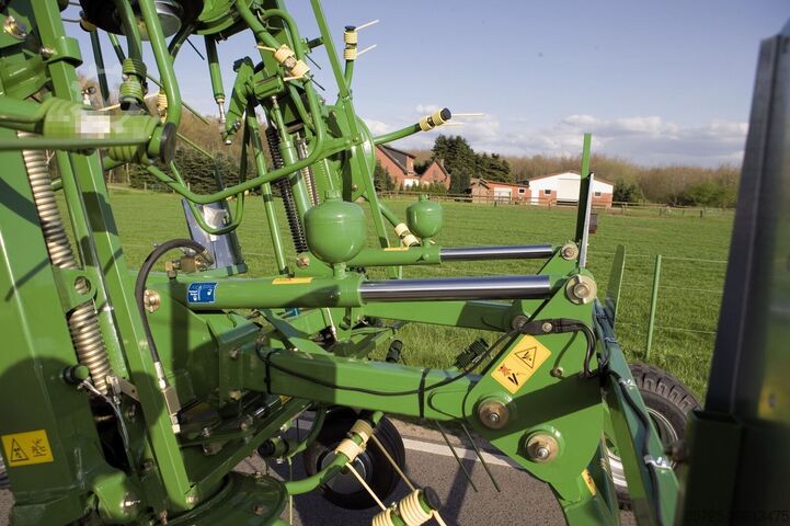 Döner kavşak tedder Krone getrokken schudders KWT met wielstel