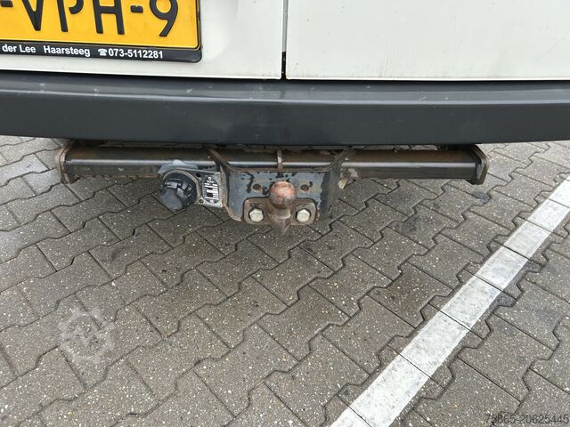 Skříňová dodávka Volkswagen Crafter 35 2.5 TDI L2H1 DC Trendline / Airco / ...