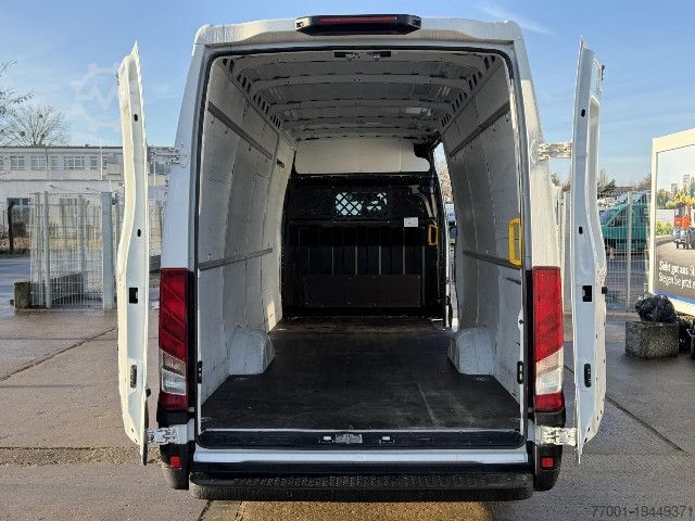 Hög tak skåpbil IVECO 35S16V Klima / PDC