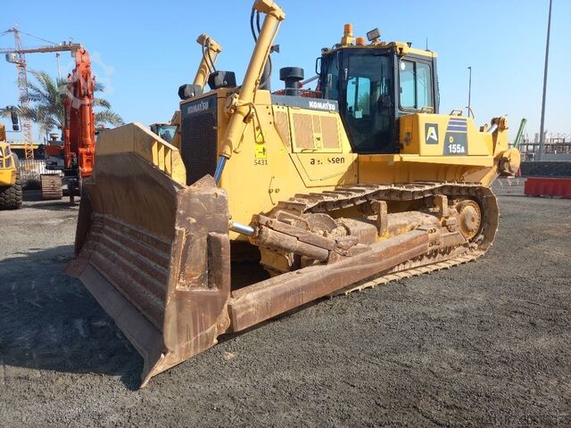 Planiermaschine Komatsu D155A-6R (4 pcs available in Abu Dhabi)
