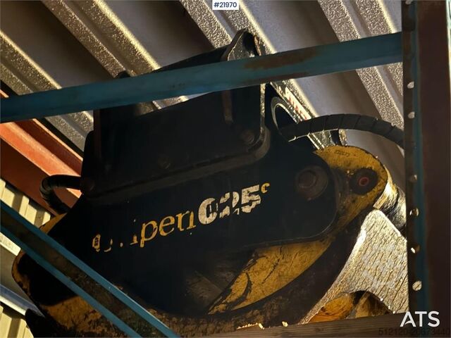 Gripen 025 grapple  Gripen 025 grapple