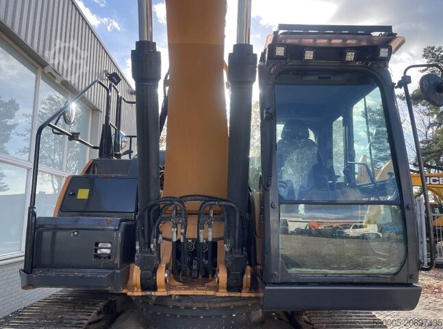 Paletli ekskavatör CASE CX 300 D       2017