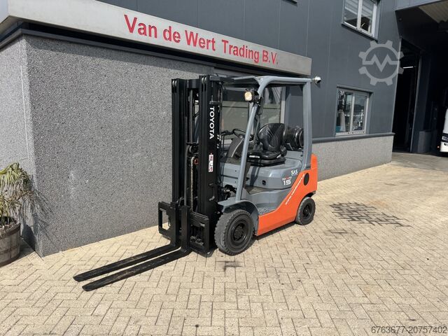 Toyota 02-8FGF18 Triplex 430 Freelift/Sideshift/4th Function 2013 LPG TOYOTA 02-8FGF18 Triplo 430 Freelift/Sideshift/4e Functie 2013 Lpg