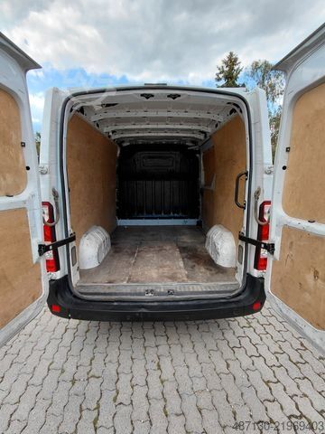 Dobozos furgon RENAULT Master L1H1 135 Le