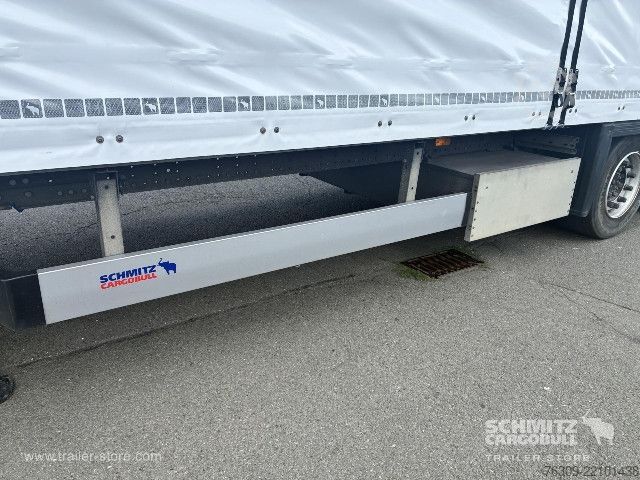Åben sættevogn med presenning Schmitz Cargobull Curtainsider Mega Getränke