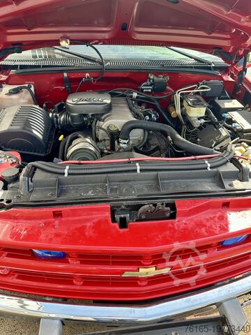 Pick-up Chevrolet CK3500 Cheyenne mit Auflieger mit Lüfter