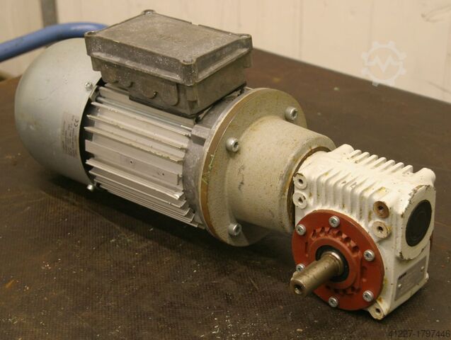Geared motor 0.55 kW 77 rpm Lenze KMB/18010086