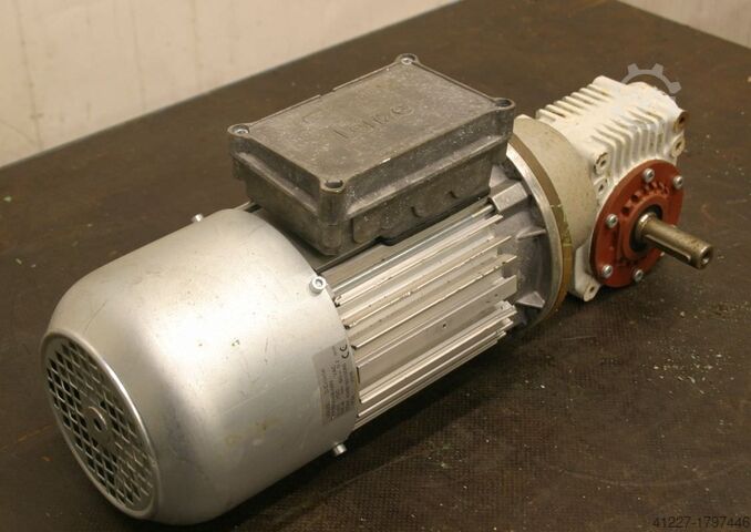 Geared motor 0.55 kW 77 rpm Lenze KMB/18010086