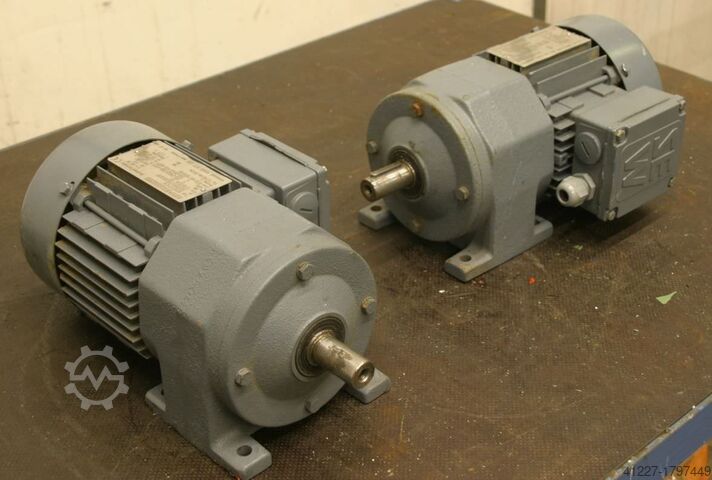 Geared motor 0.15 kW 49 rpm SEW-EURODRIVE R32DT71C6