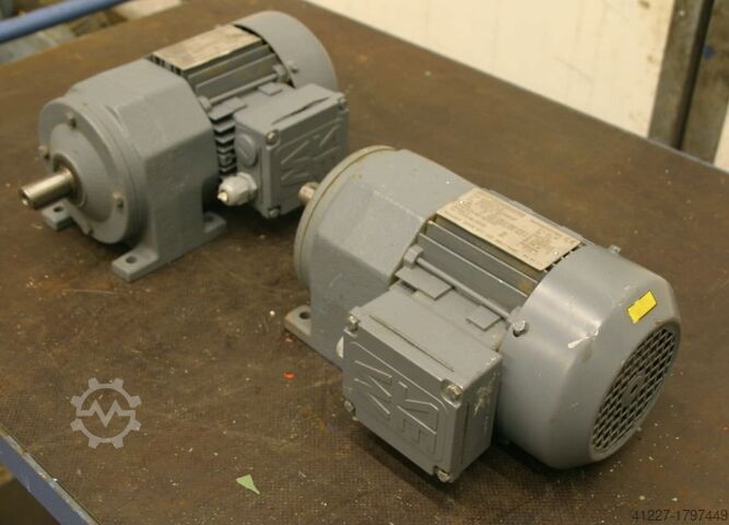 Geared motor 0.15 kW 49 rpm SEW-EURODRIVE R32DT71C6