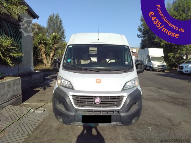 Caravana/autocaravana Fiat Weinsberg Carabus 600 K | 4 posti letto | Completamente attrezzato