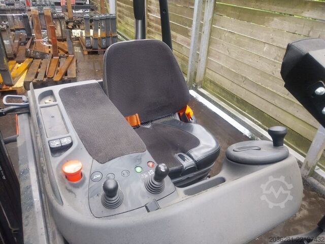 Chariot à mât rétractable Linde R14HD-01