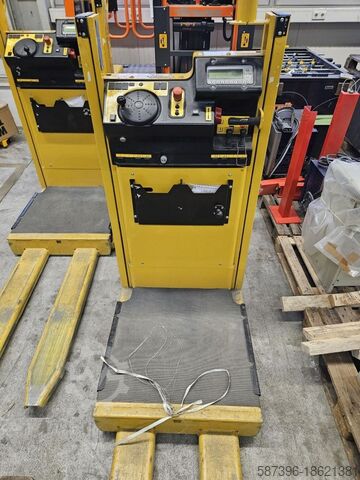 Medium Lift Order Picker Yale MO10E