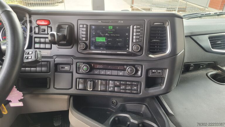Kamion sa ravnom platformom i ceradom SCANIA R 450 Topline 6x2 Lift&Lenkachse LBW Alu
