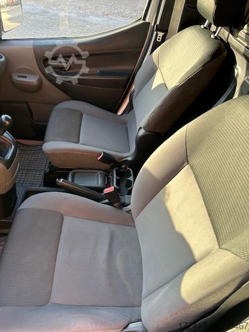 Kastenwagen NISSAN NV200 Tüv 07.2026 2x Schiebe Tür AHK SORTIMO