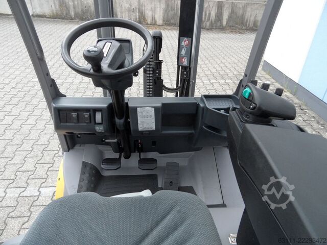Chariot élévateur GPL Jungheinrich TFG 320 - Freihub - weiße Reifen