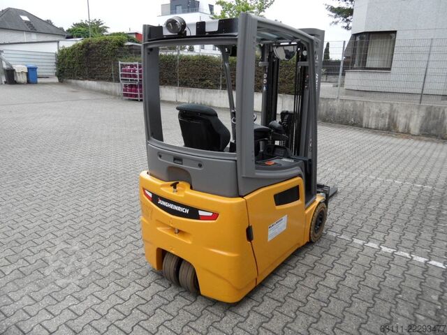 Chariot élévateur électrique à 3 roues Jungheinrich EFG 216k - neue Batterie - Triplex