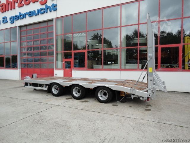 Low loader trailer Möslein TT 31  31 t GG Tridem- Tieflader 3 AchsNeufahrzeug