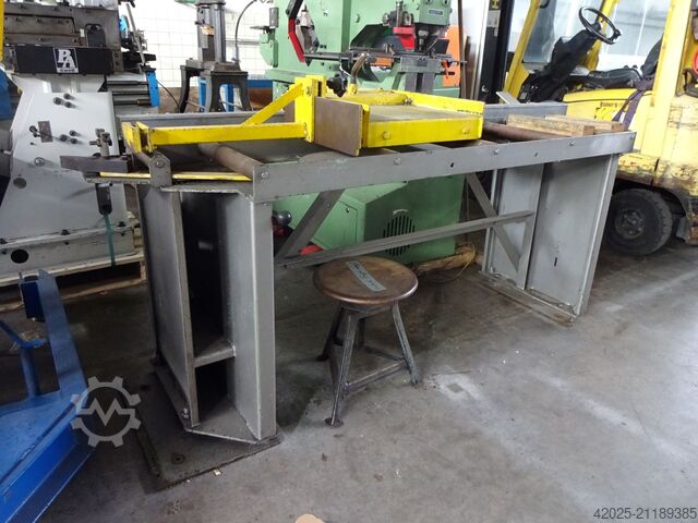 Miter saw with clamping pressure regulation TRENNJAEGER LTS 400 - M