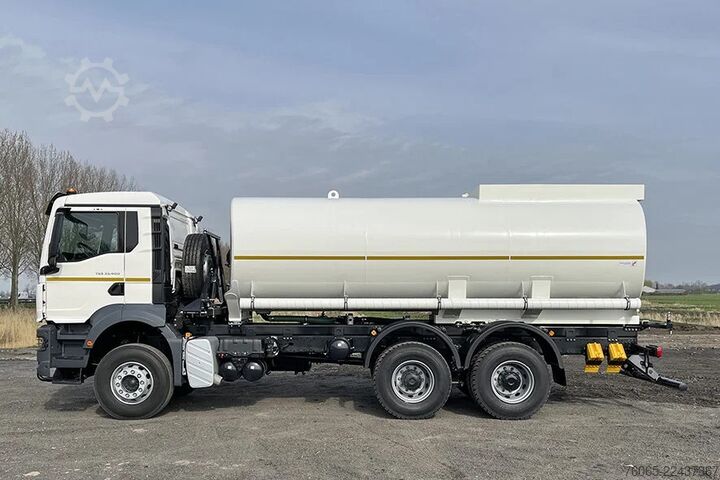 Autocisterna per alimenti MAN TGS 33.400 BB CH Water Tank Truck (8 units)