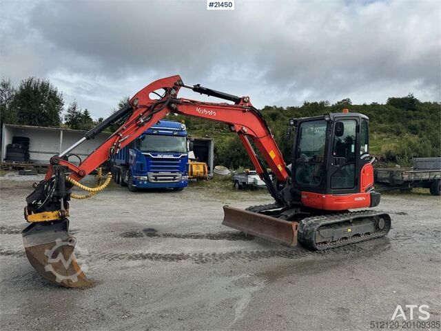 Grävmaskin med larvband Kubota KX057-4 Tracked excavator w/ sanding bucket and ro