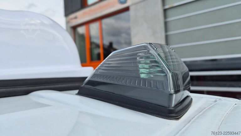 Minibus MERCEDES-BENZ 515 Sprinter 22 Schlafsessel Vorlauffahrzeug