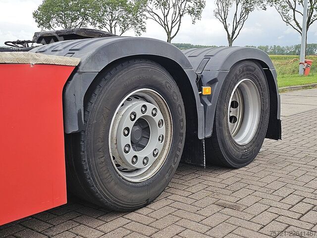 Standaard trekker VOLVO FH 460 6X2 XENON SKIRTS