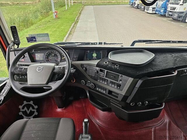 Standard-SZM VOLVO FH 460 6X2 XENON SKIRTS