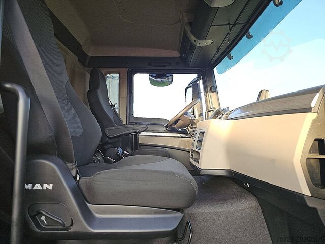 Gesloten bak M.A.N. 26.320 TGS