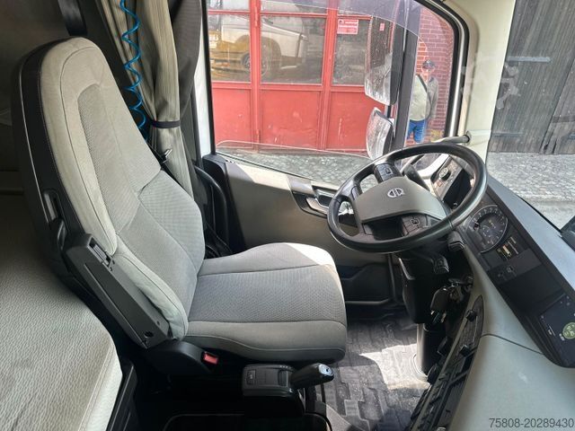 Standardní tahač VOLVO FH500 Flachdach Kipphydraulik Alufelgen ACC