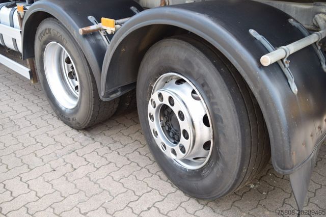 LKW mit Tankaufbau MERCEDES-BENZ Antos 2545 Magyar 16.500L Milchtank Reinigung