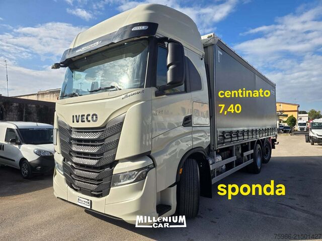 Camión plataforma con toldo Iveco SWAY 460 CENTINATO 7,40 SPONDA RETARDER