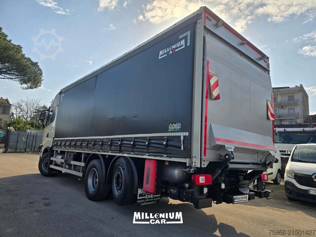Camión plataforma con toldo Iveco SWAY 460 CENTINATO 7,40 SPONDA RETARDER