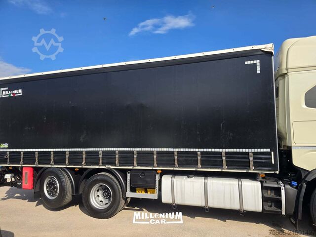 Camión plataforma con toldo Iveco SWAY 460 CENTINATO 7,40 SPONDA RETARDER