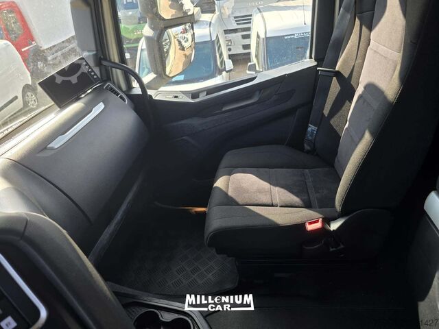 Camión plataforma con toldo Iveco SWAY 460 CENTINATO 7,40 SPONDA RETARDER