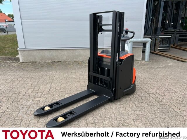 Hoogheffende truck Toyota SWE 200 D / 230 h!