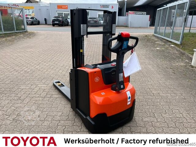 Hoogheffende truck Toyota SWE 200 D / 230 h!