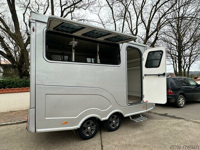 Veewagen Steinsberger 3-Pferdeanhänger XXL Pferdeabteil