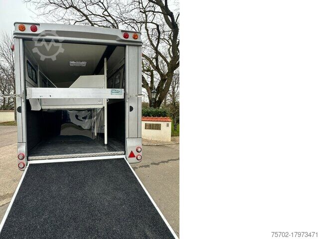 Veewagen Steinsberger 3-Pferdeanhänger XXL Pferdeabteil