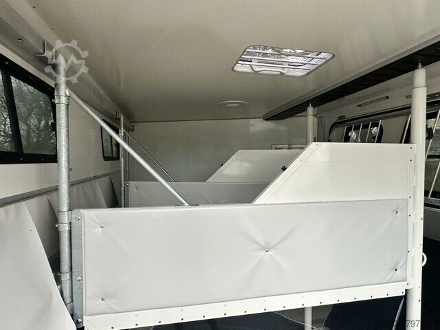 Veewagen Steinsberger 3-Pferdeanhänger XXL Pferdeabteil