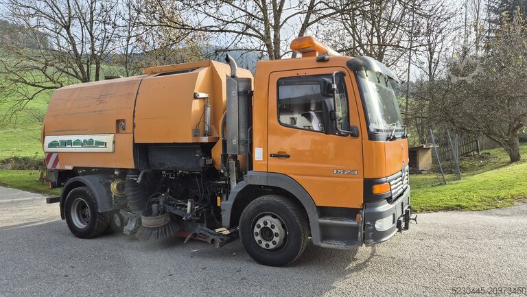 Süpürge ekipmanlı kamyon Mercedes-Benz Atego 1523 L