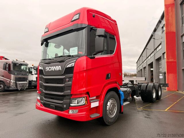 Fahrgestell mit Fahrerhaus Scania R590 6x4 Kurzholz Kran und Schemel nach Wahl