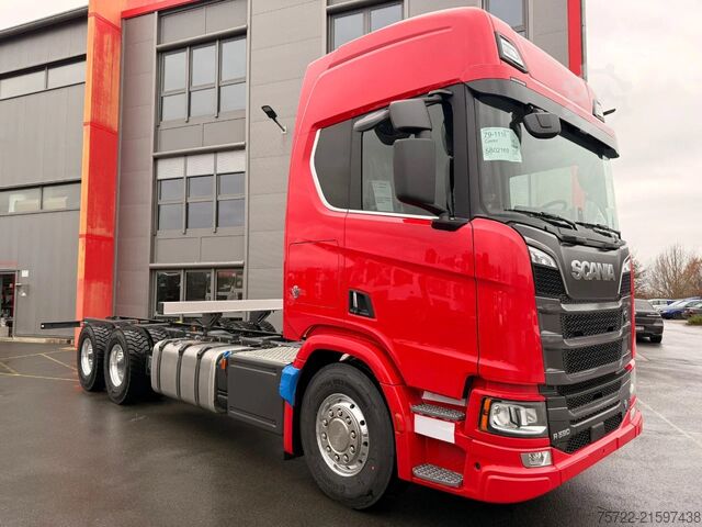 Fahrgestell mit Fahrerhaus Scania R590 6x4 Kurzholz Kran und Schemel nach Wahl