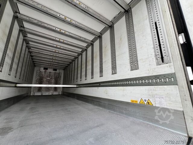 Rimorchio refrigerato SCHMITZ CV 1350 Doppelstock Strom Alu-Felgen Aluboden