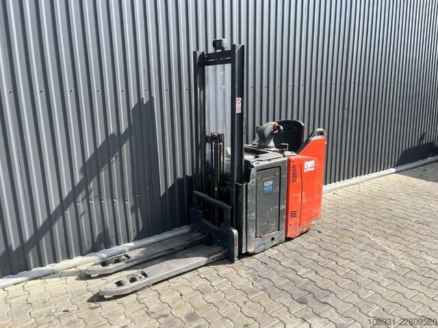 Stand-on gaffeltruck Linde D12SP