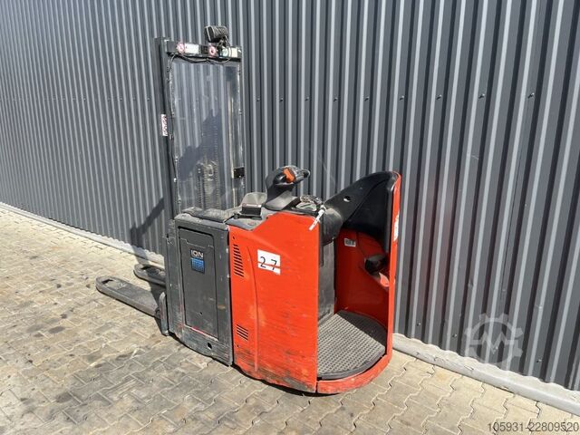 Stand-on gaffeltruck Linde D12SP