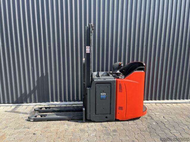 Stand-on gaffeltruck Linde D12SP