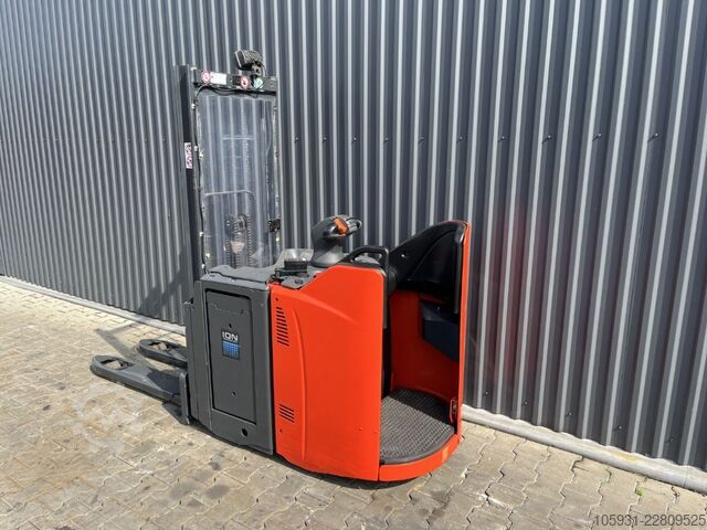 Stand-on gaffeltruck Linde D12SP