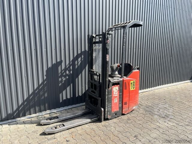 Stand-on gaffeltruck Linde D14SP